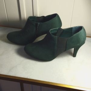 NWOB  IMPO Stretch Deep Forest Green Faux Suede Ankle Boot